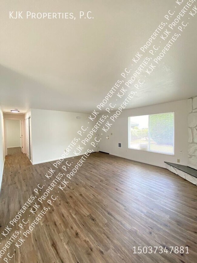 Foto del edificio - Newly Renovated 2-bedroom 2-bathroom Ranch...