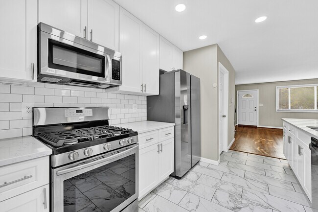 Building Photo - 8600 Ellen Court