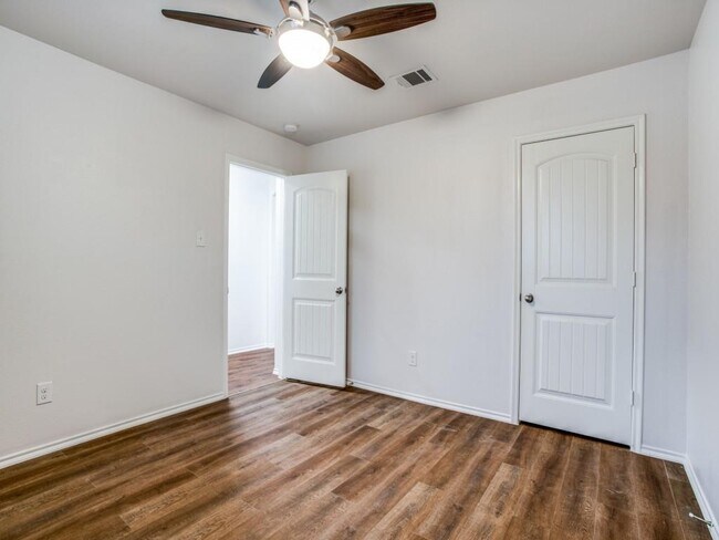 Foto del edificio - 1406 Cedar Hollow Dr