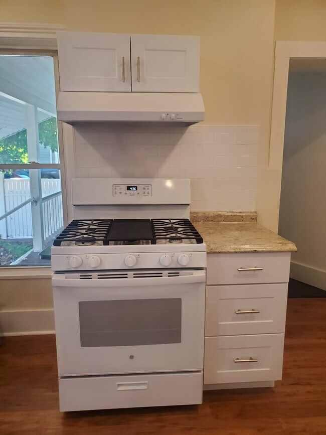 kitchen - 160 Church St