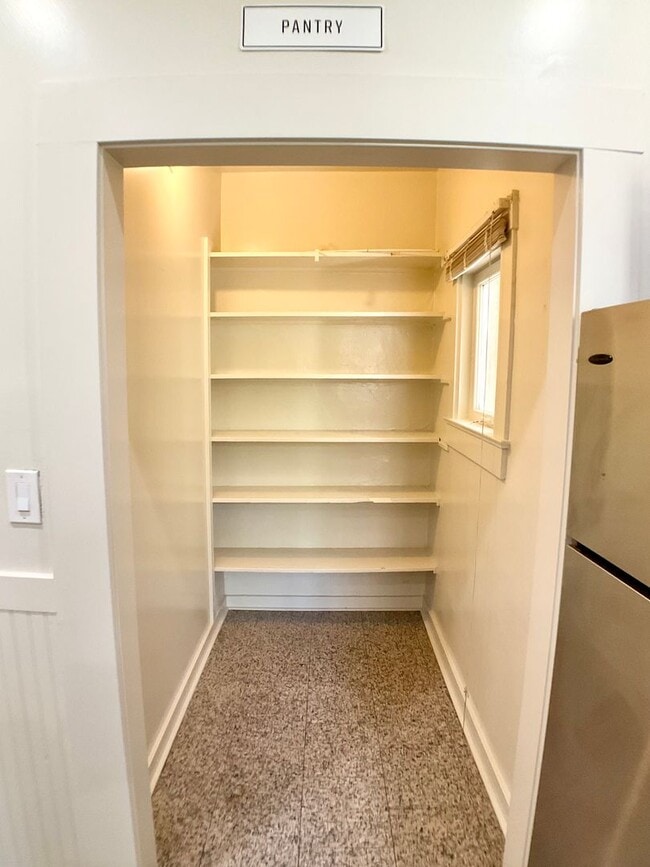 Building Photo - LARGE 3BR In Pac Heights. In-Unit Laundry!...