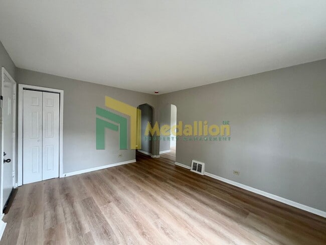 Building Photo - 12917 S Emerald Ave