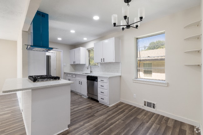 Building Photo - 529 Melrose Dr
