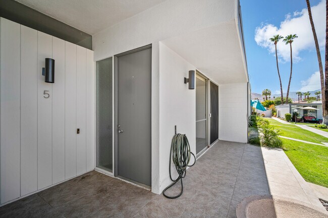 Foto del edificio - 45301 Deep Canyon Rd