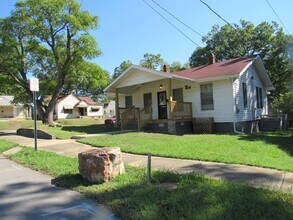 Building Photo - 2022 N Magnolia St
