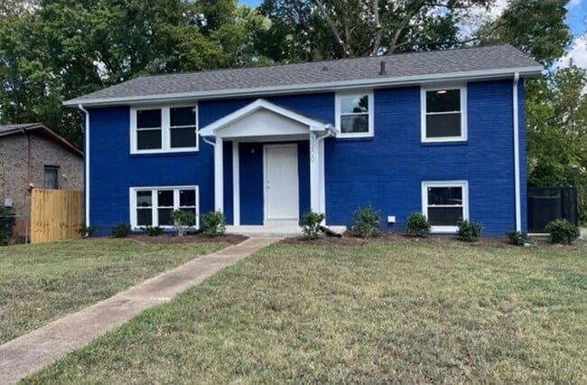 Building Photo - 3200 Panorama Drive