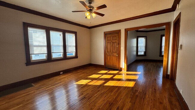 Foto del edificio - 612-614 Pettibone NW