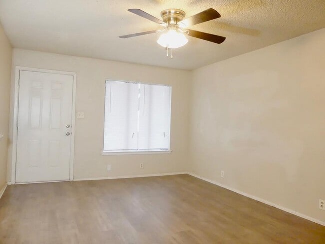 Building Photo - 1206 D NE Aspen