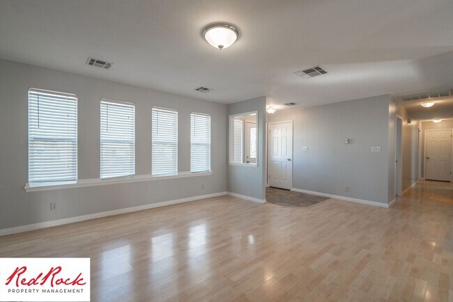 Building Photo - 237 N Scenic Dr W