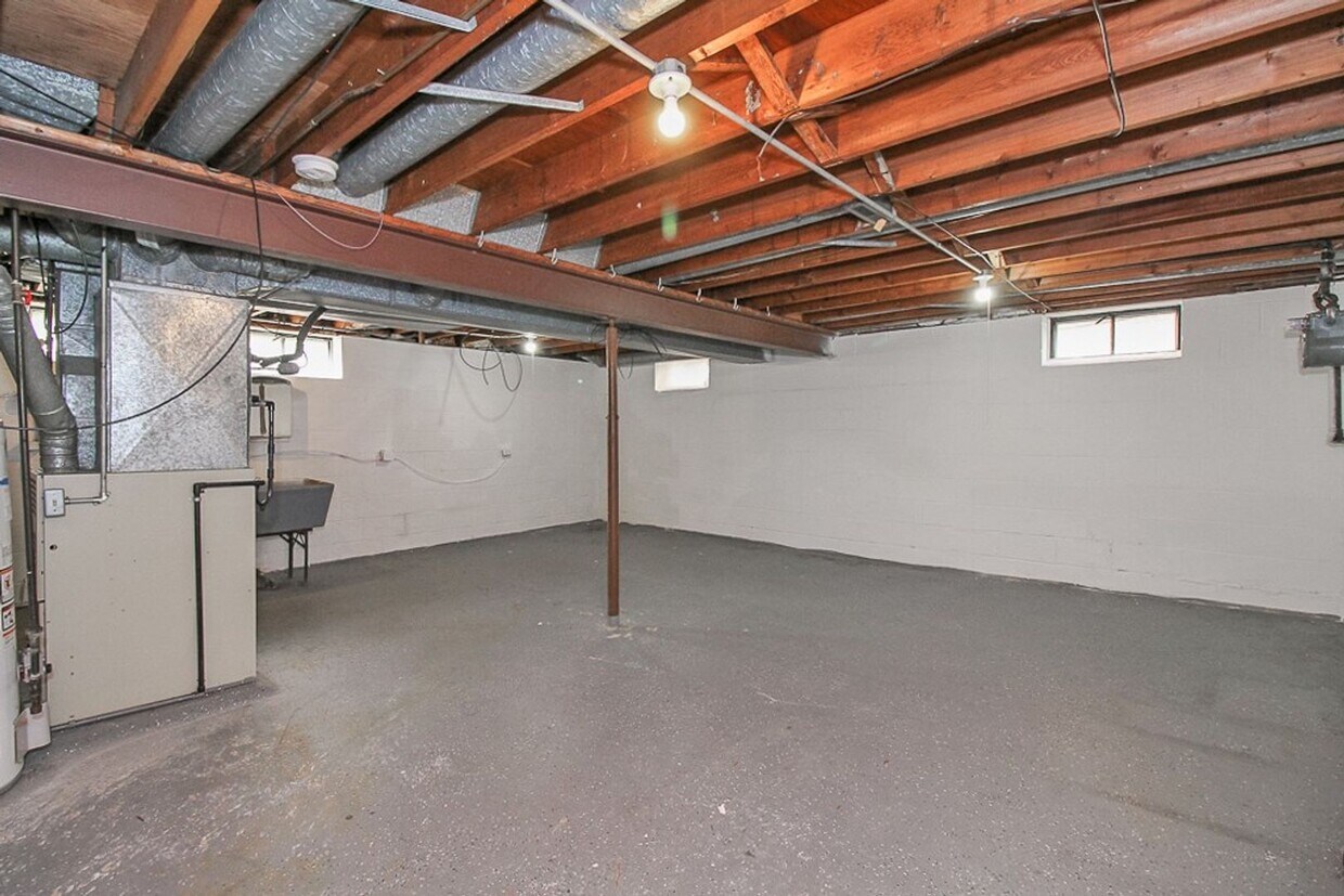 Foto principal - 404 E 215th St