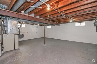 Building Photo - 404 E 215th St