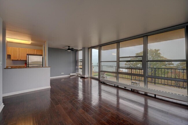 Building Photo - 6730 S South Shore Dr