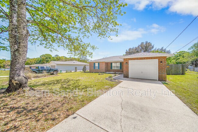 Foto del edificio - 5899 Gillum Rd