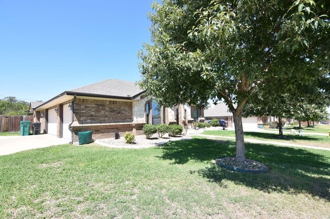 Building Photo - 2607 Green Giant Dr