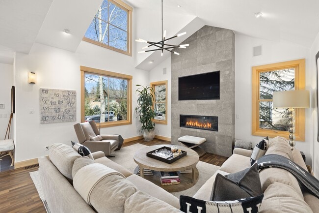 Foto del edificio - 204 N Monarch St