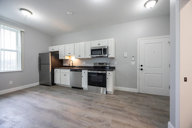 Building Photo - 6899 Post Rd