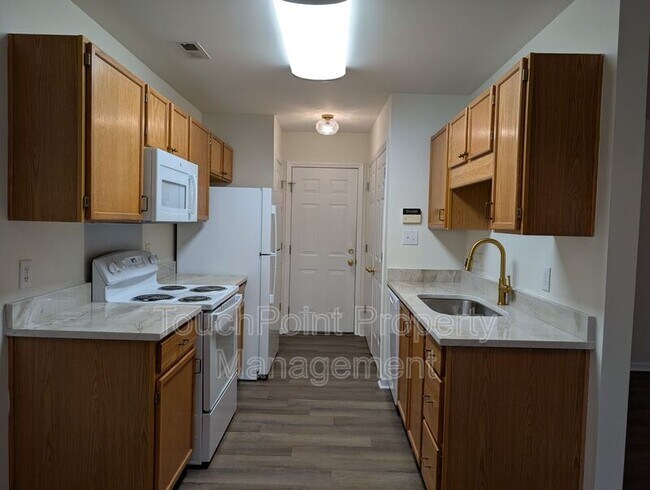 Foto del edificio - 3114 Pine Pointe St