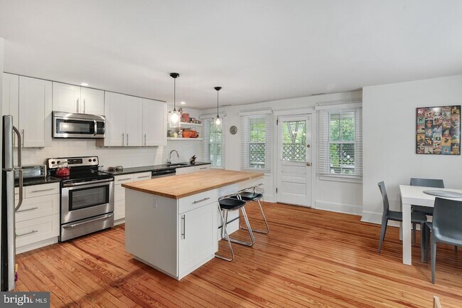 Foto del edificio - 1105 Youngs Ford Rd