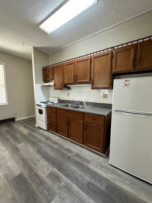 Photo - 2504 Main St Apartment