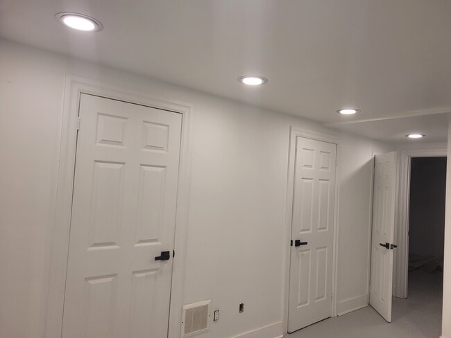 Building Photo - Spacious, Recently Renovated 2-Bedroom Bas...