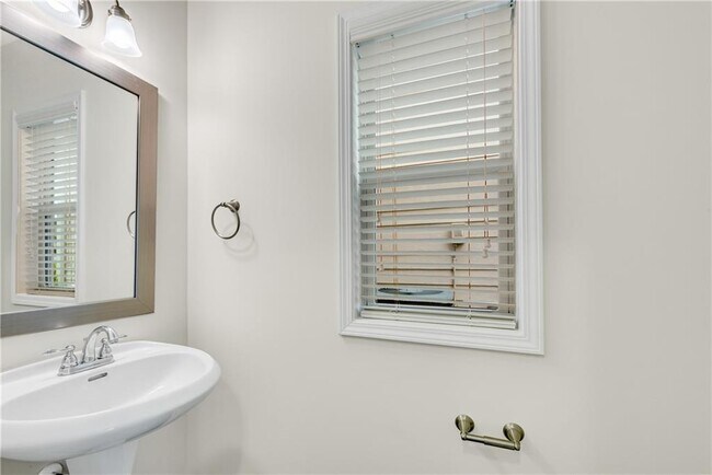 Foto del edificio - 4920 Breezewood Cir