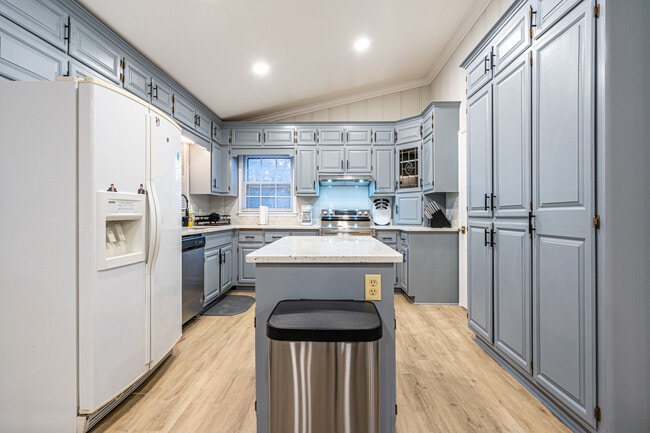 Foto del edificio - 702 Chambers Dr NE