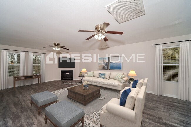 Building Photo - 247 Bermuda Lakes Dr