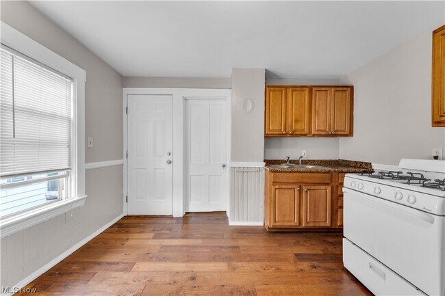Foto del edificio - 2113 Halstead Ave