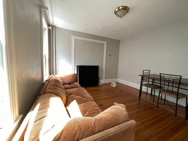 Building Photo - 31 Wheatland St