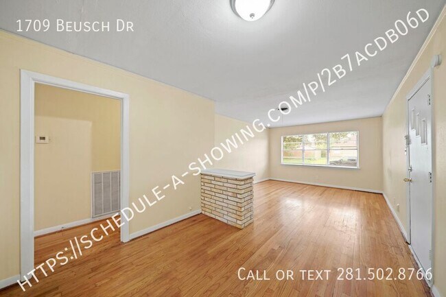Building Photo - AVAILABLE NOW!