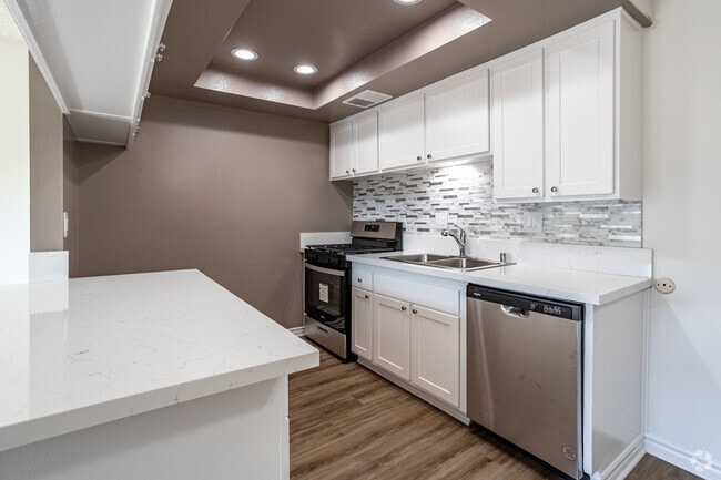 1BR, 1BA - 700SF - Kitchen - Alders Apartment Company