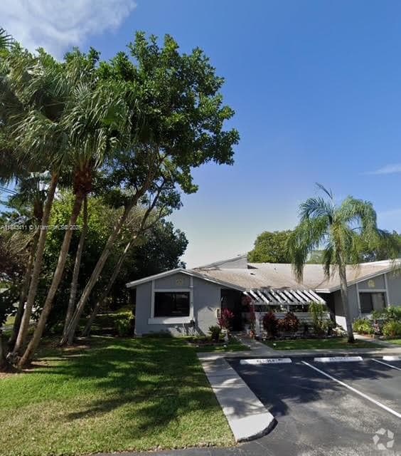 Building Photo - 679 Racquet Club Rd
