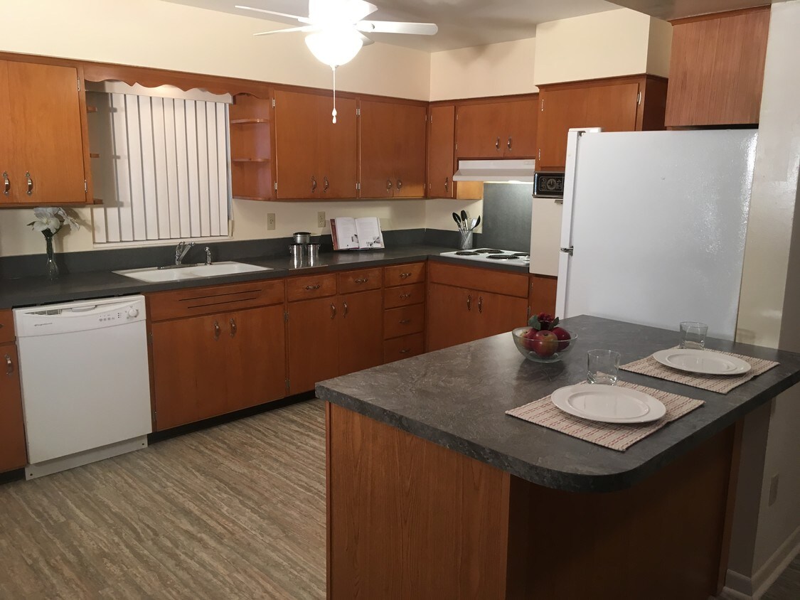 kitchen - 698 Avenue C SE