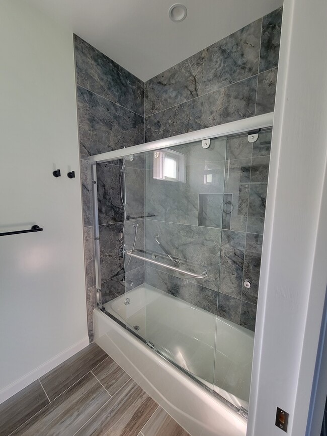 Building Photo - 125 Francisco Dr