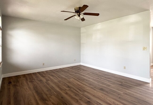 Building Photo - Cozy Home with New Paint & Flooring!