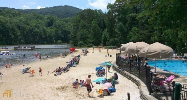 Foto del edificio - 804 Columbine Dr