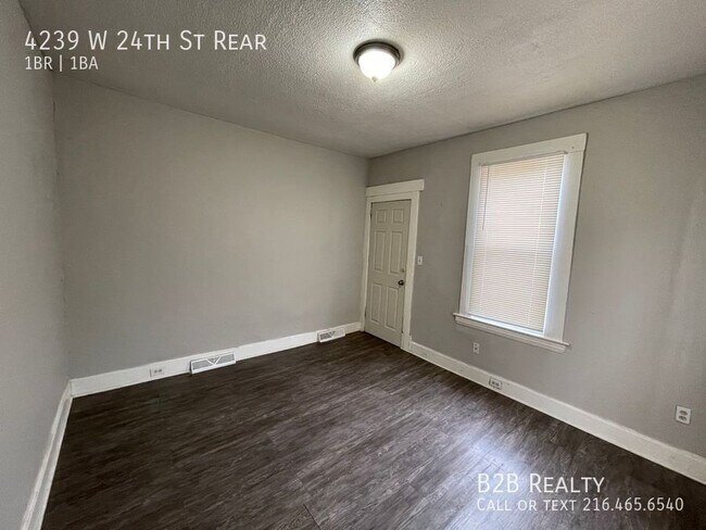 Foto del edificio - 4239 W 24th St