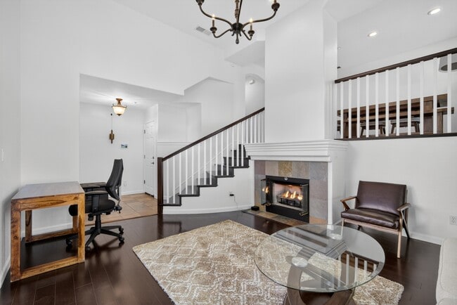 Building Photo - 938 Visconti Pl
