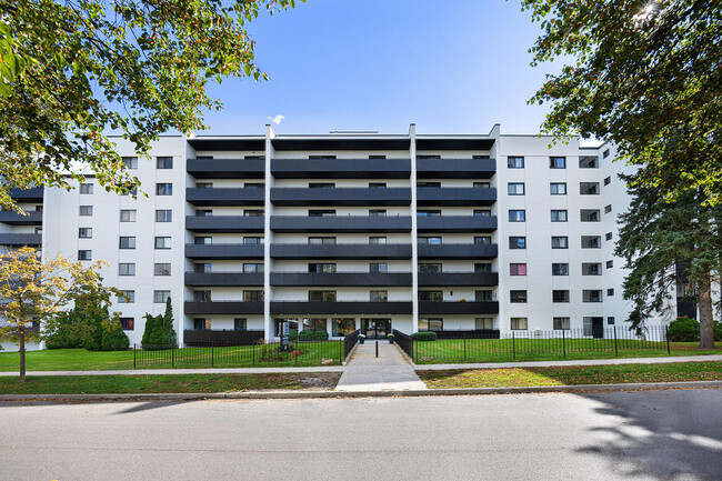 Photo du bâtiment - Hillside Apartments