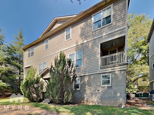 Building Photo - 185 Herring St