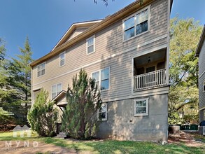 Building Photo - 185 Herring St