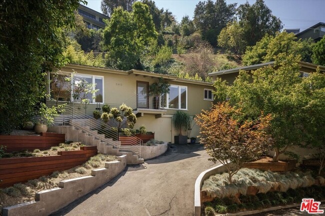 Building Photo - 2412 Canyon Oak Dr