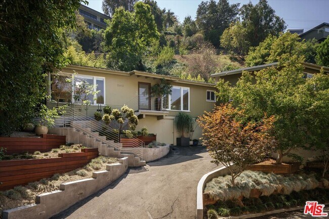 Foto del edificio - 2412 Canyon Oak Dr