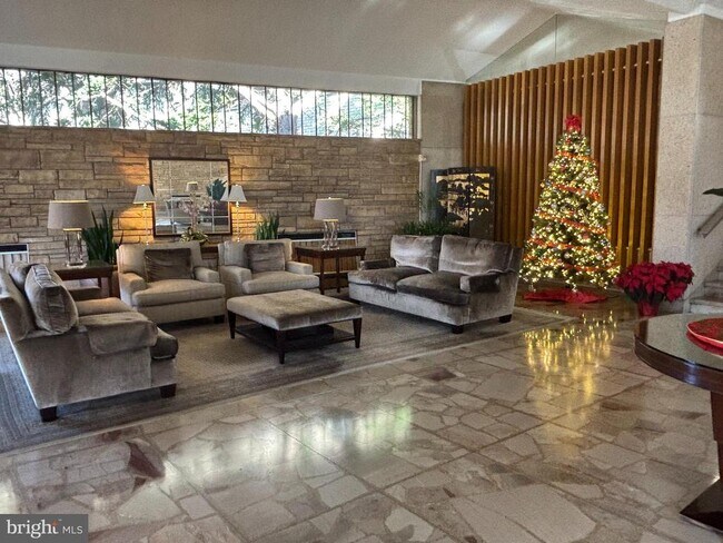 Foto del edificio - 1200 N Nash St