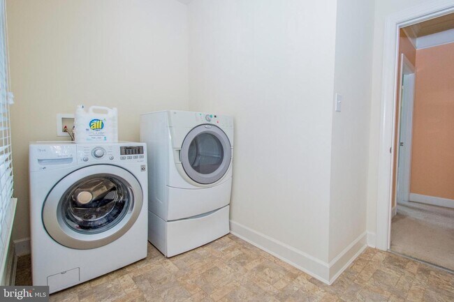 Building Photo - 11327 Harrison St