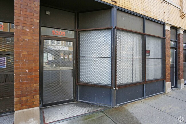 Building Photo - 5301-5311 W Chicago Ave