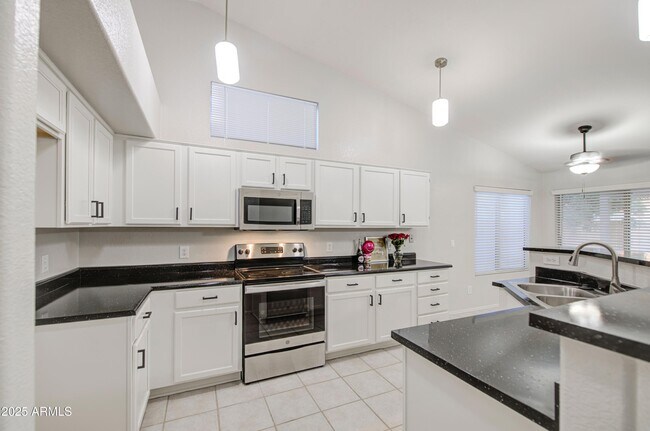 Building Photo - 15025 W Bottle Tree Ave