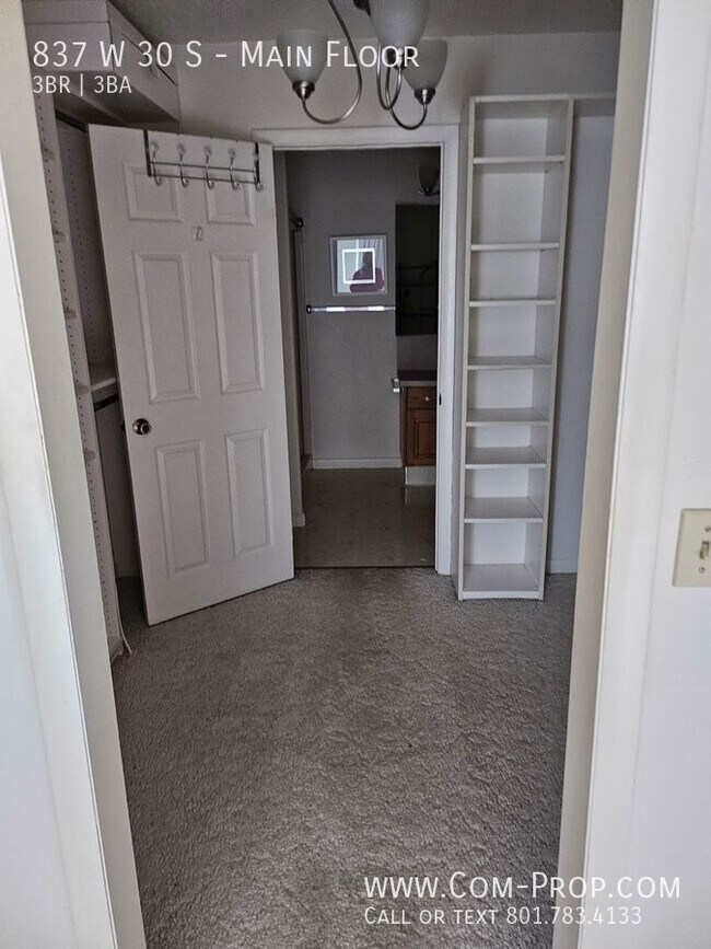 Building Photo - 1/2 First Months Rent -3 Bed 2.5 Bath Dupl...