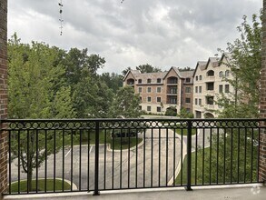 Building Photo - 1800 Amberley Ct
