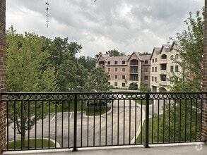 Building Photo - 1800 Amberley Ct